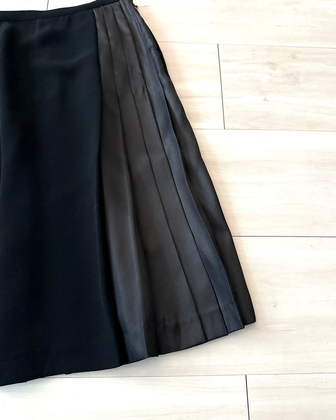 Black Side Satin Pleated Midi Skirt 상품이미지2