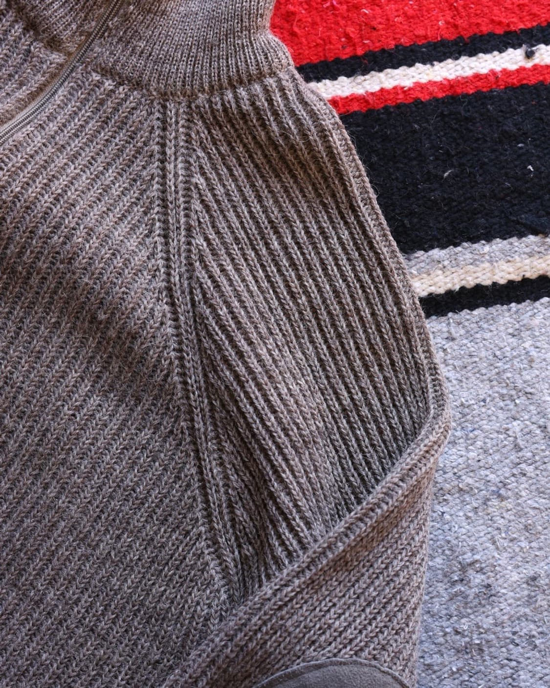 엘엘빈 80s 브리티쉬 울 앨보우 패치 니트 가디건 상품이미지6