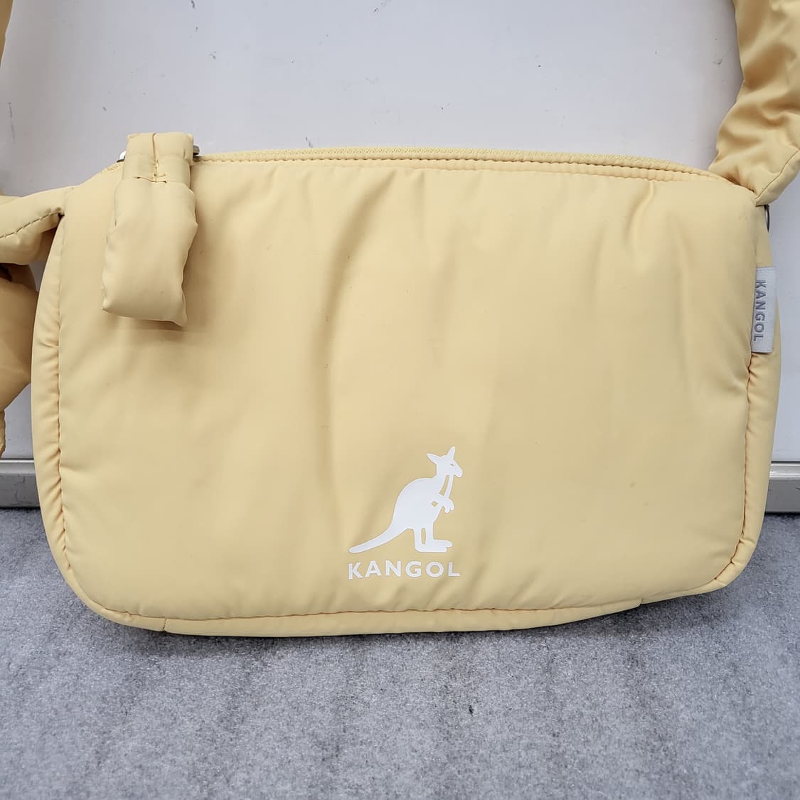 24년식 캉골 정품 푸퍼 크로스백 옐로우 상품이미지2