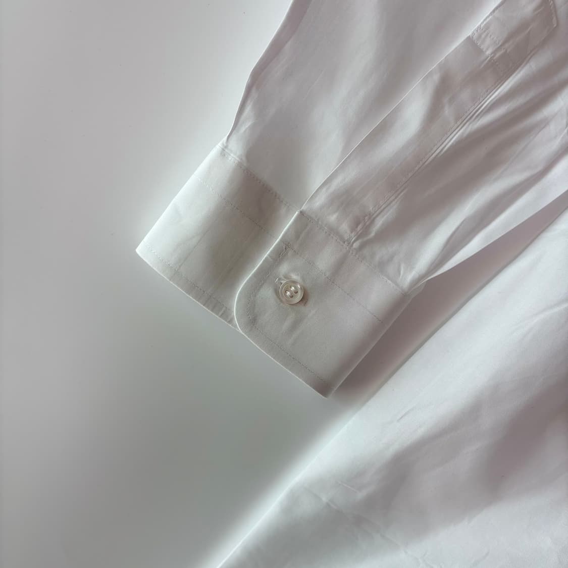 크리스챤 디올 무슈 자수 로고 포켓 화이트 셔츠 상품이미지4