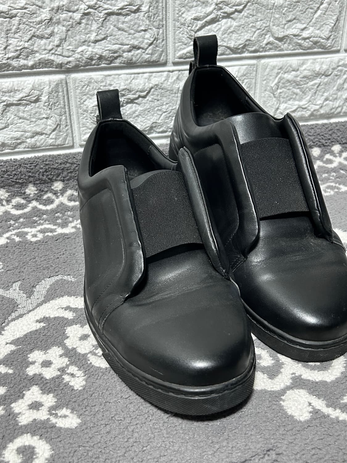 엠보스드 스트랩 슬립온 슈즈 상품이미지2