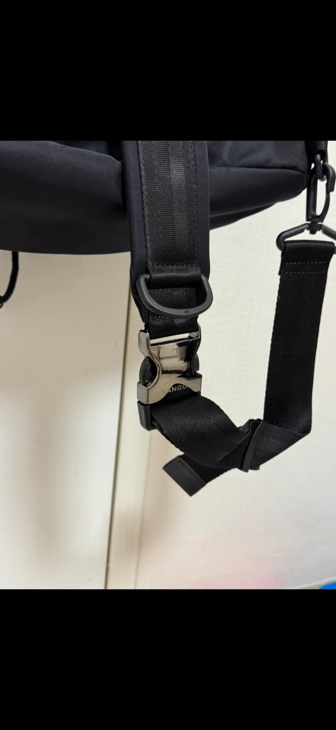 캉골 마그넷 슬링백 블랙 상품이미지3