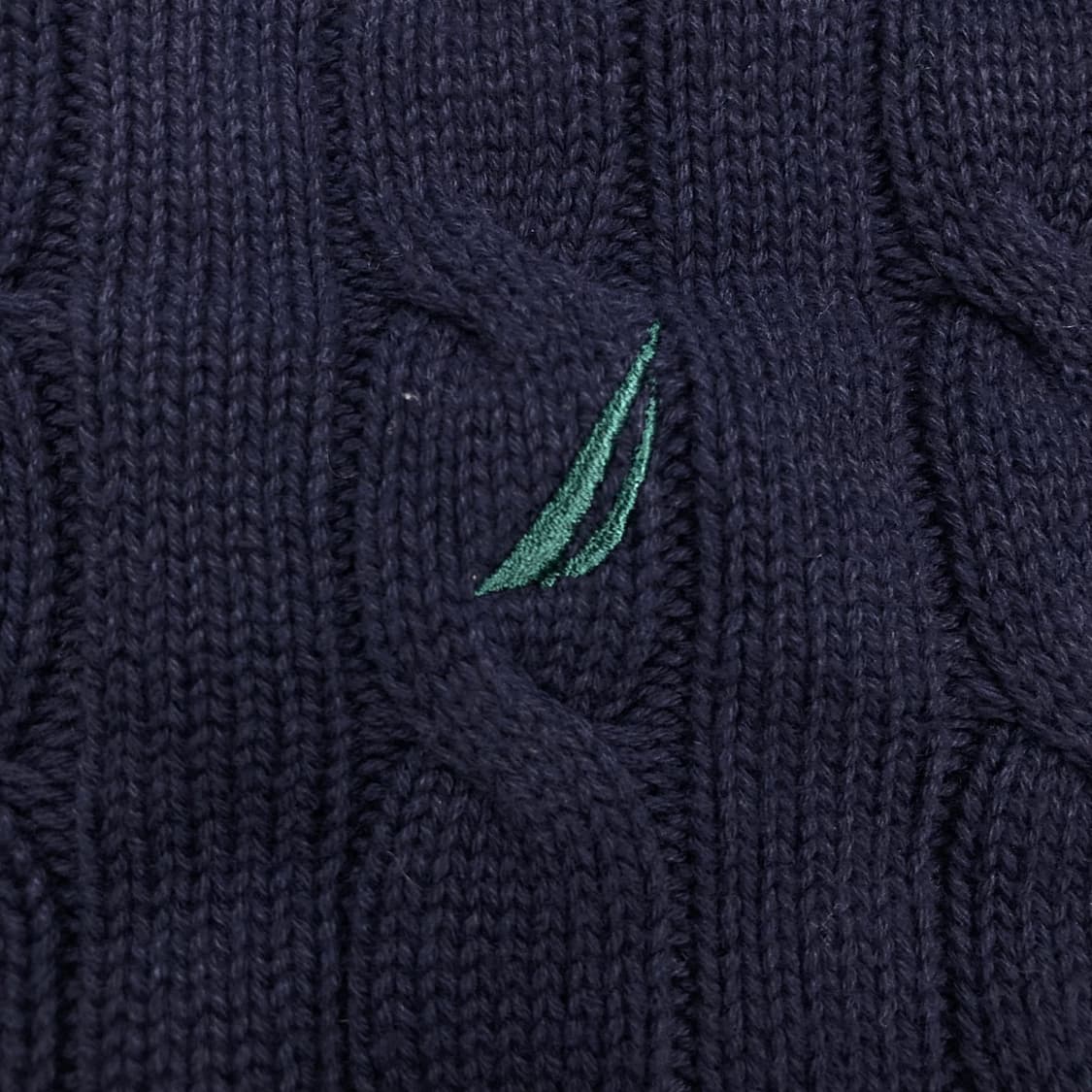 노티카 네이비 컬러 스몰 로고 꽈배기 니트 상품이미지2