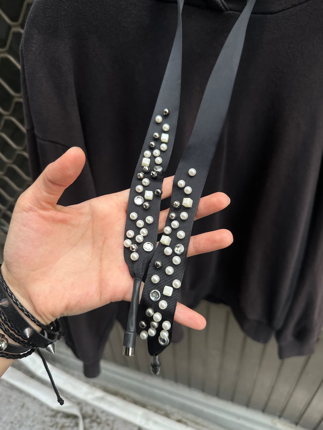 Fade black crop hoodie cubic stud 상품이미지5