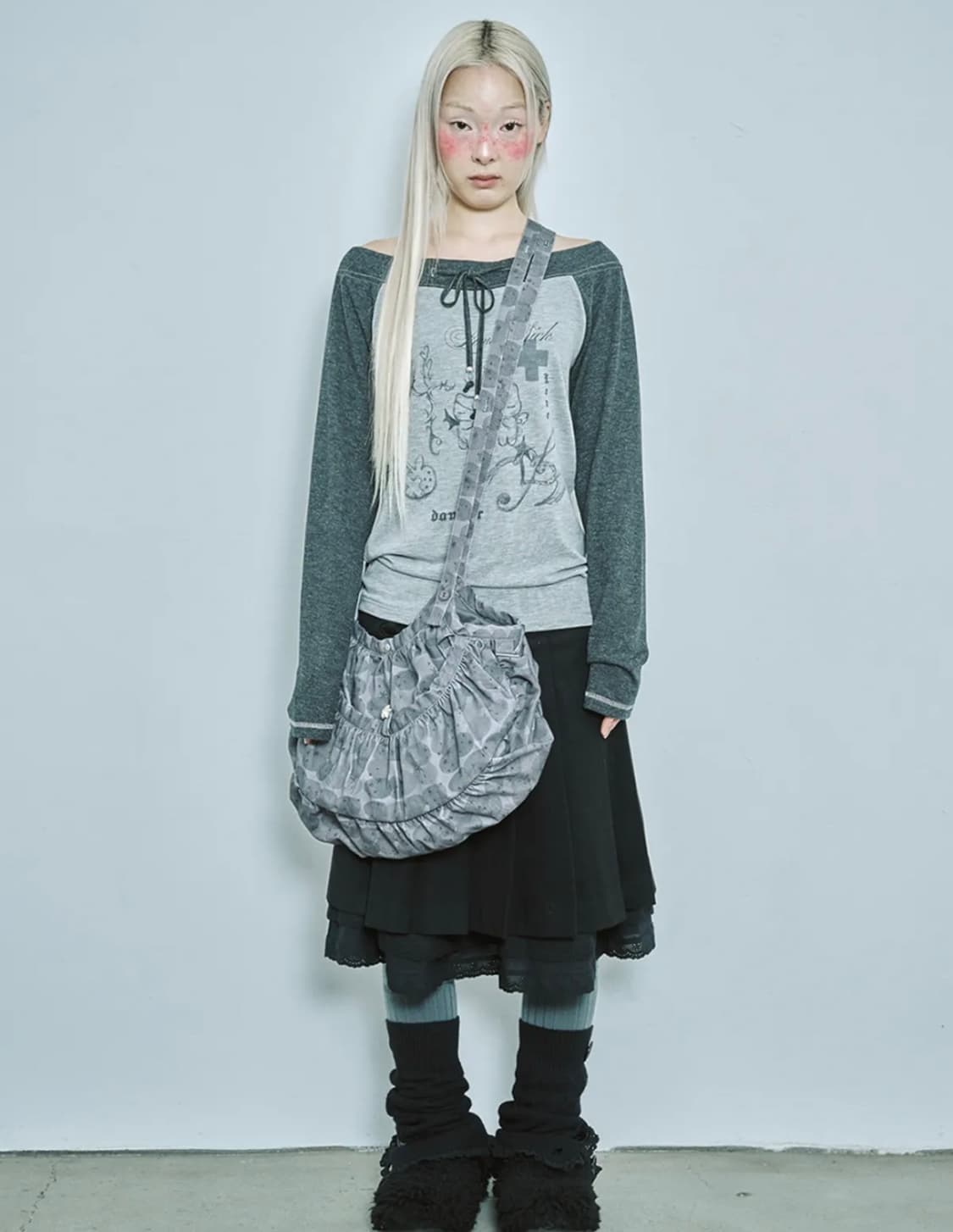 허그유어스킨 스타더스트 크로스백 차콜 상품이미지2