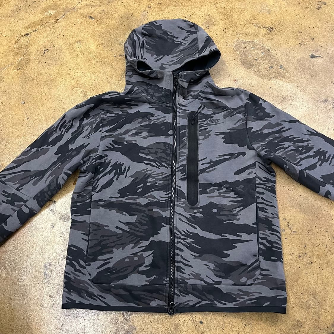 [정품/95,m] 나이키 테크 플리스 카모 후드 집업 b17 상품이미지3