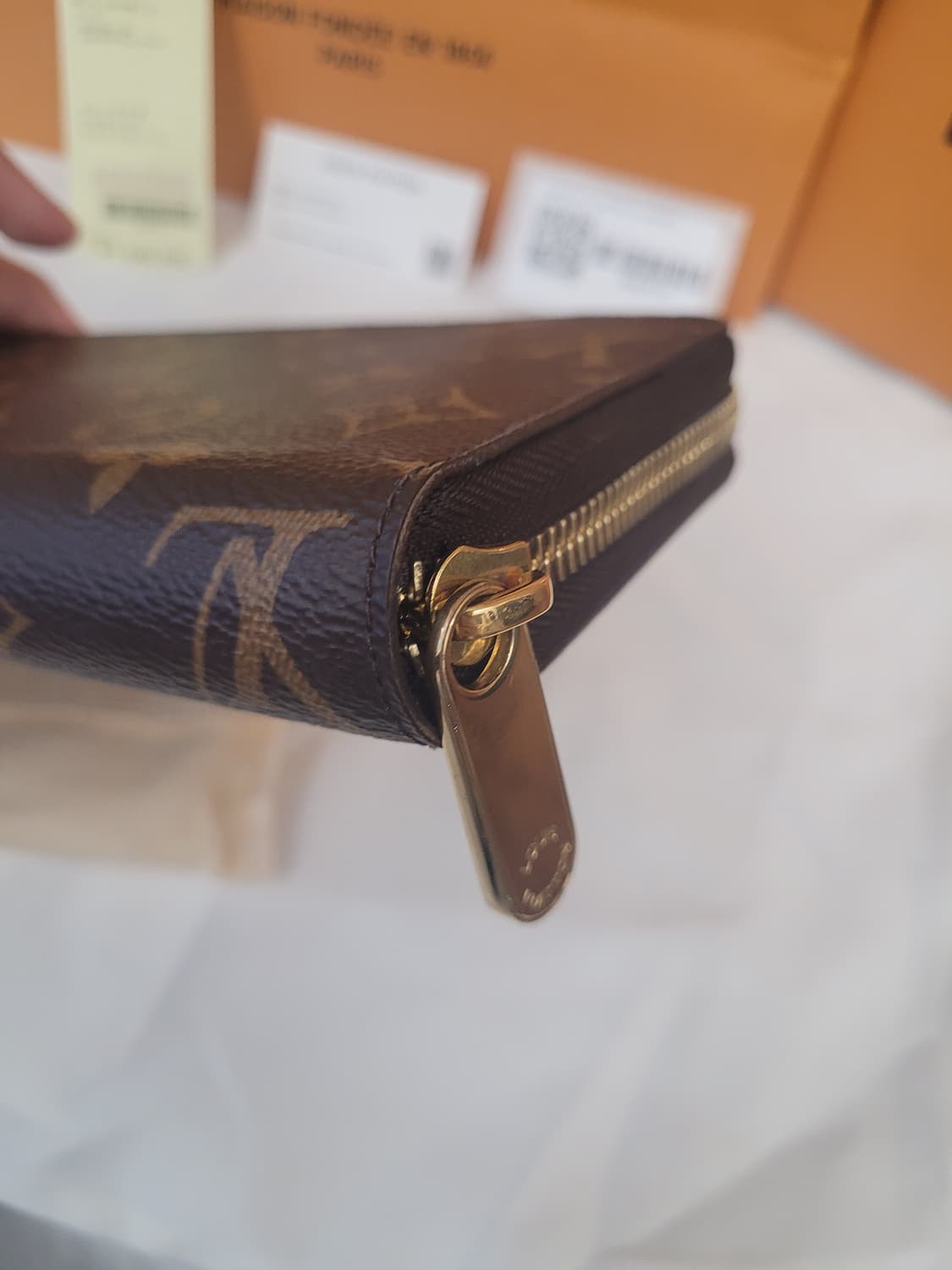 (미사용 새상품) 루이비통 지퍼 장지갑 상품이미지4