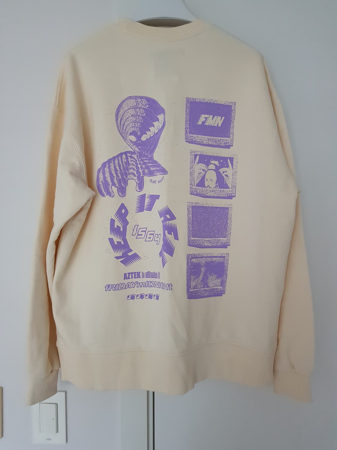 [M] 프라이데이미드나잇 맨투맨 아이보리 상품이미지2