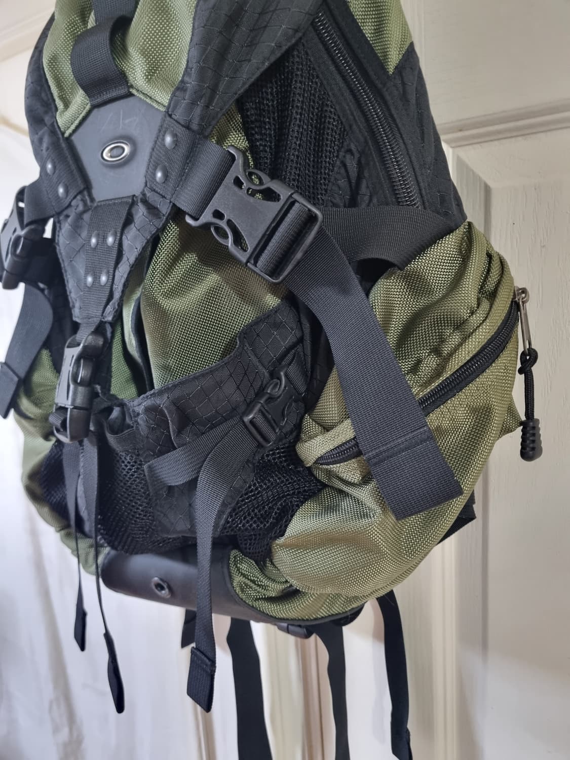 오클리 아이콘 백팩 카키 상품이미지4