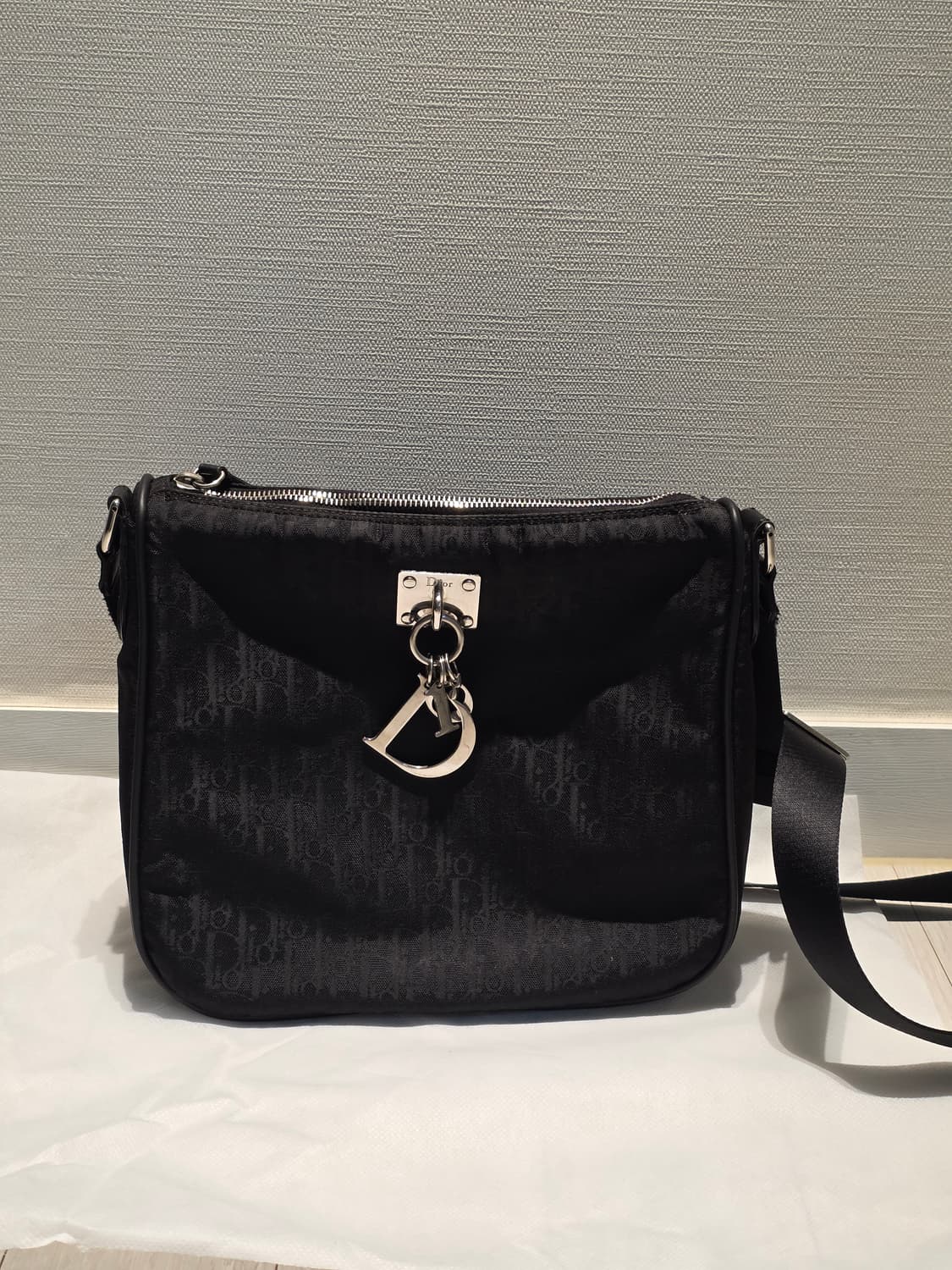디올 블랙 오블리크 Dior 참 장식 크로스백 메신저백 상품이미지2