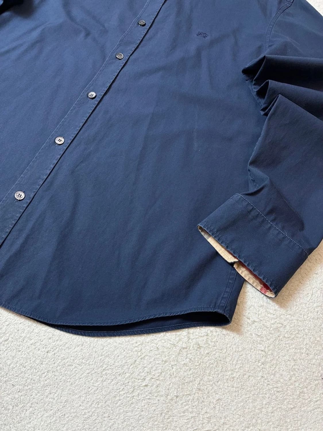 버버리 기마로고 안감 노바체크 솔리드 셔츠 PN7236 상품이미지5