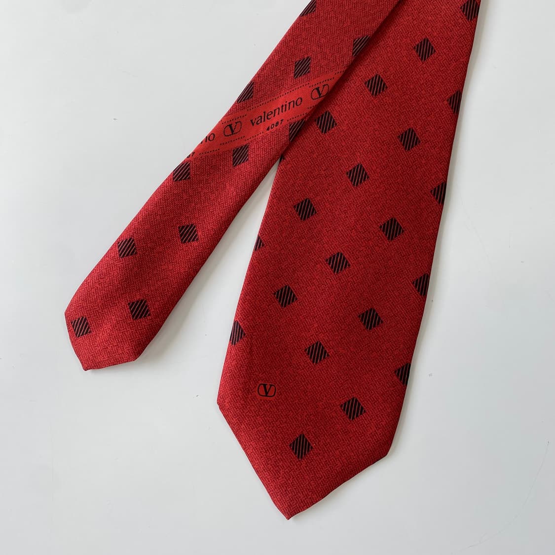 발렌티노(VALENTINO) 심플로고 정품 명품 넥타이 7.8cm 상품이미지1