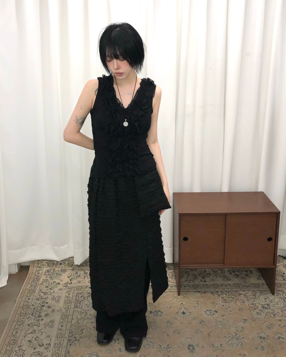 블랙 프릴 플라워 나시 상품이미지2