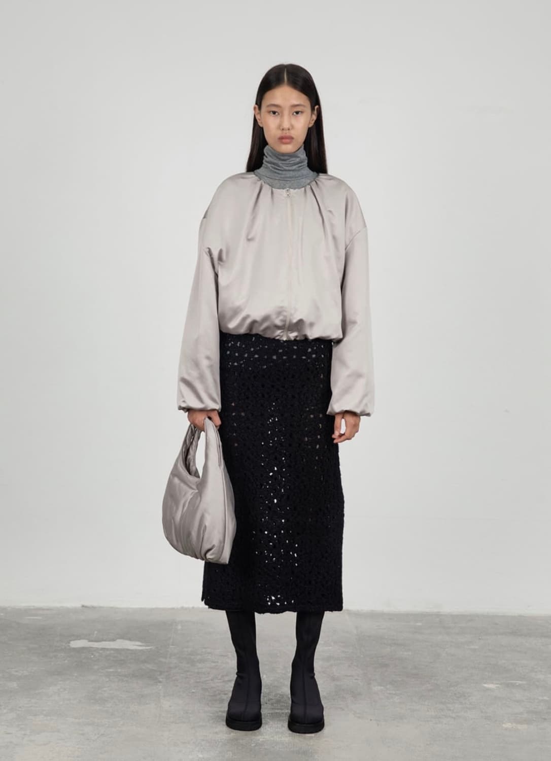 아모멘토 23fw 실키 패디드 점퍼 상품이미지2