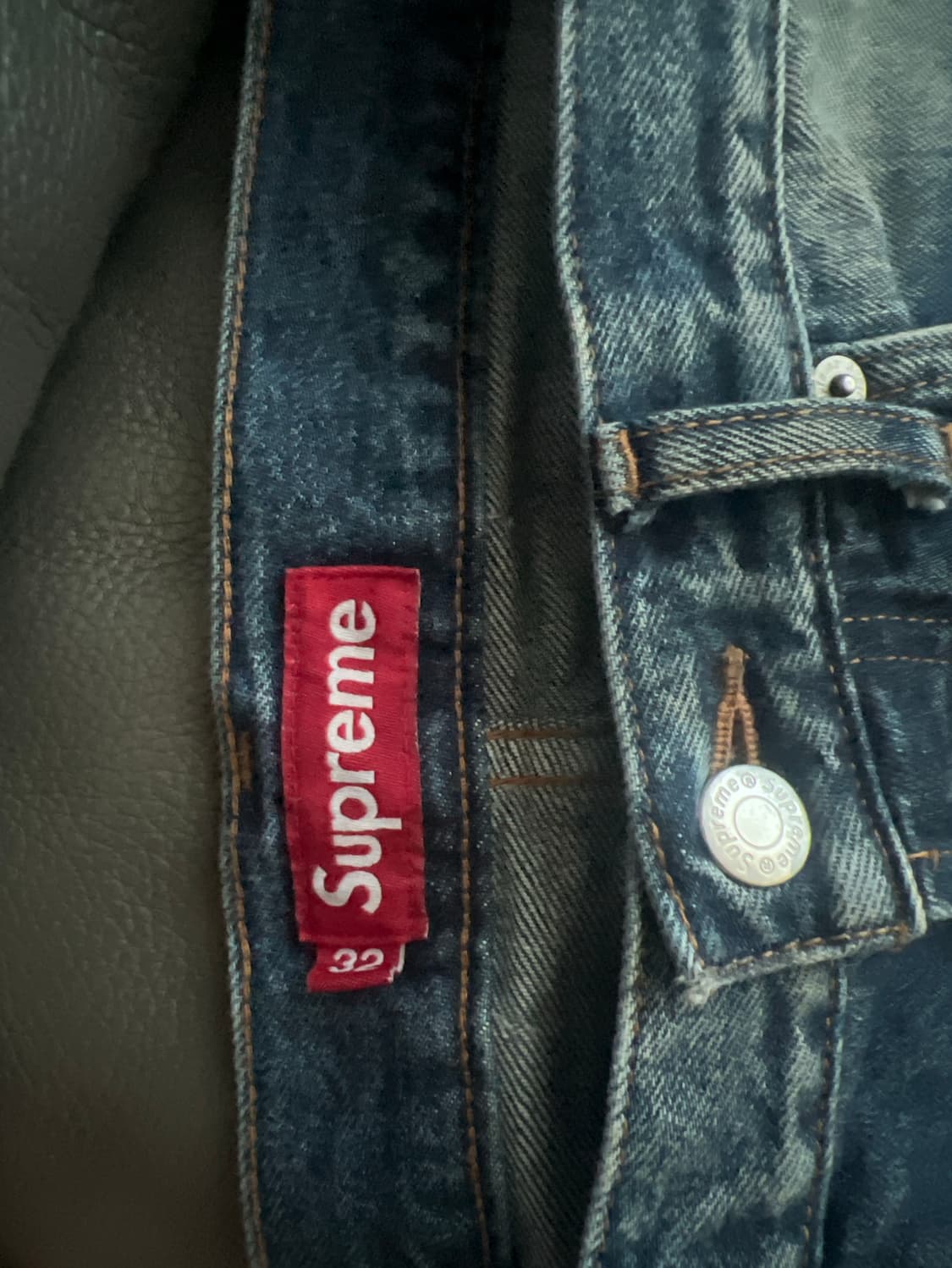 슈프림 디스트레스드 루즈 핏 셀비지 진 워시드 인디고 - 25SS 상품이미지2