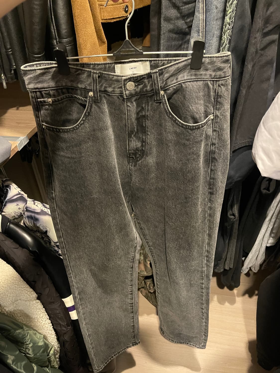 랩101 사이드 절개 디테일 스톤워시 데님팬츠 상품이미지2