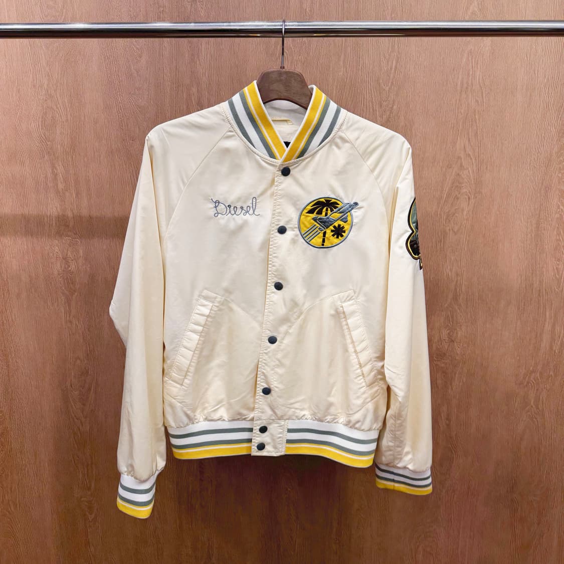 디젤 바시티 봄버 자켓 팜트리 패치 로고 자수 밑단 소매 디테일 옐로우 상품이미지2
