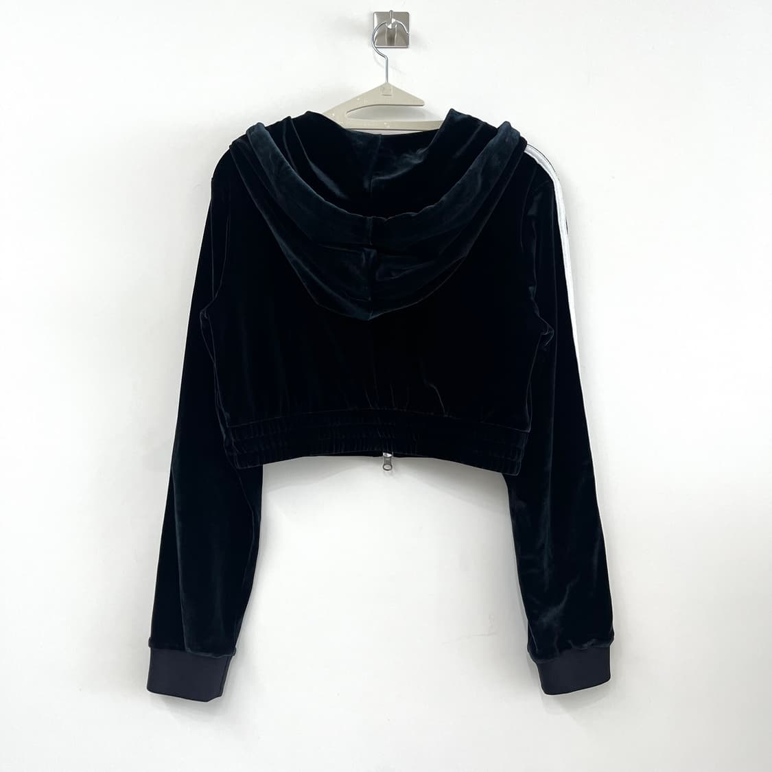 널디 벨벳 블랙 크롭 후디 트랙 탑 상품이미지3