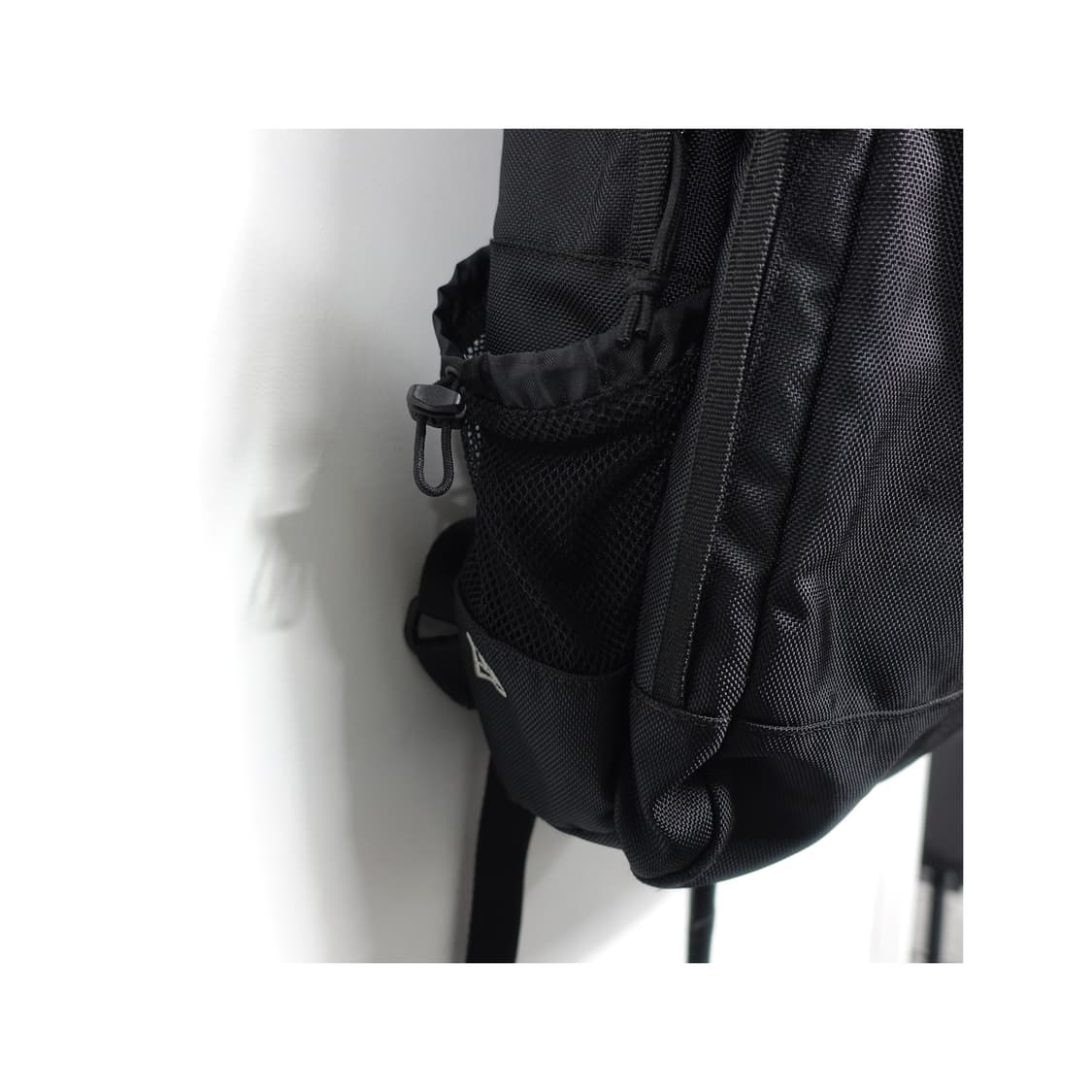 요지야마모토 x 뉴에라 엠브로이더리 헤드웨어 클립 유틸리티 백팩  상품이미지7