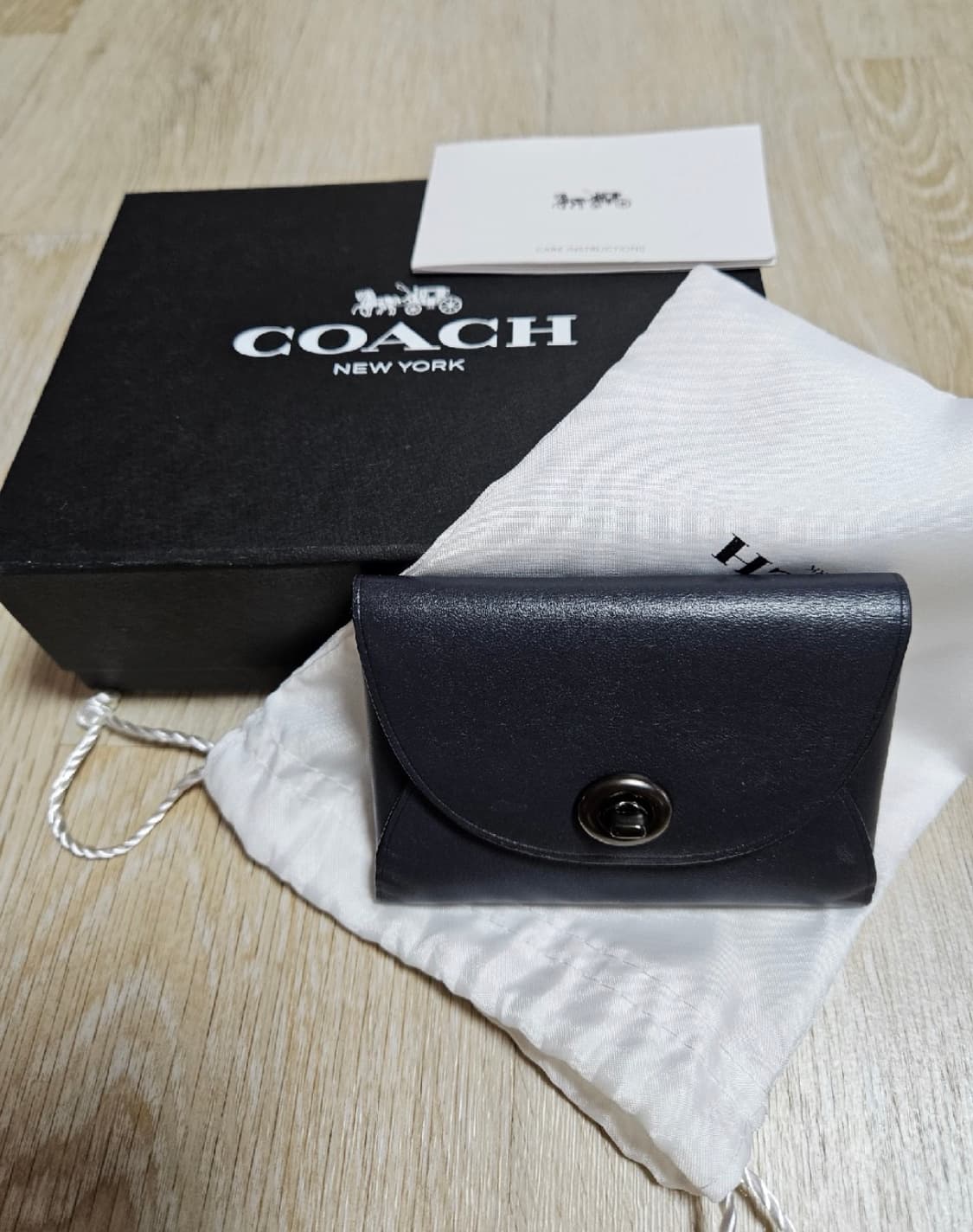 코치 네이비 반지갑 상품이미지1