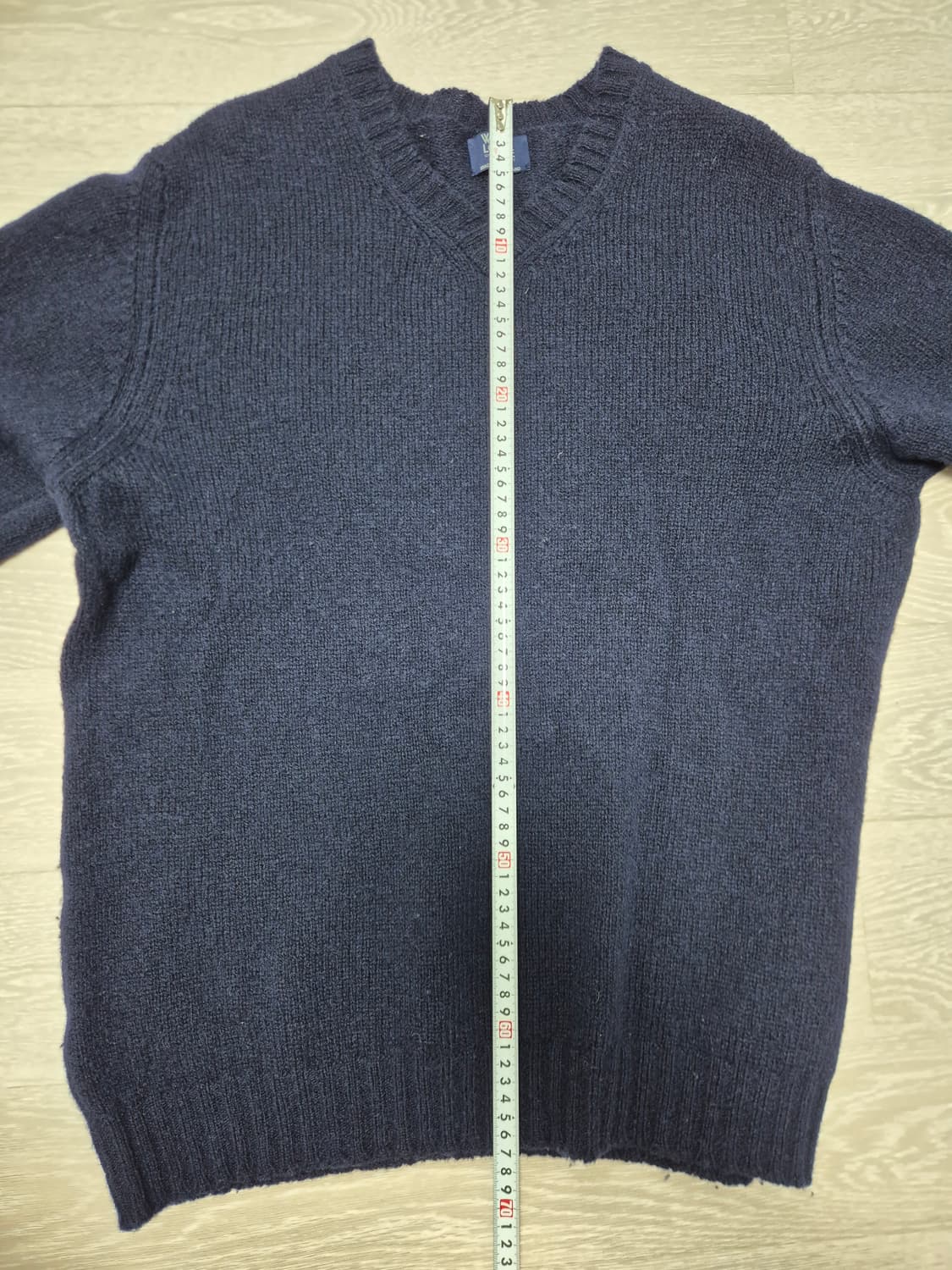 윌리엄로키 울 V넥 니트 판매합니다 상품이미지2