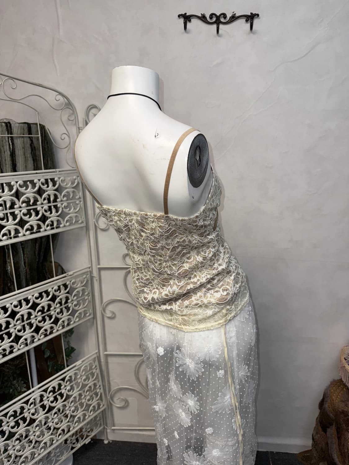 Beige oriental floral lace sleeveless 상품이미지2