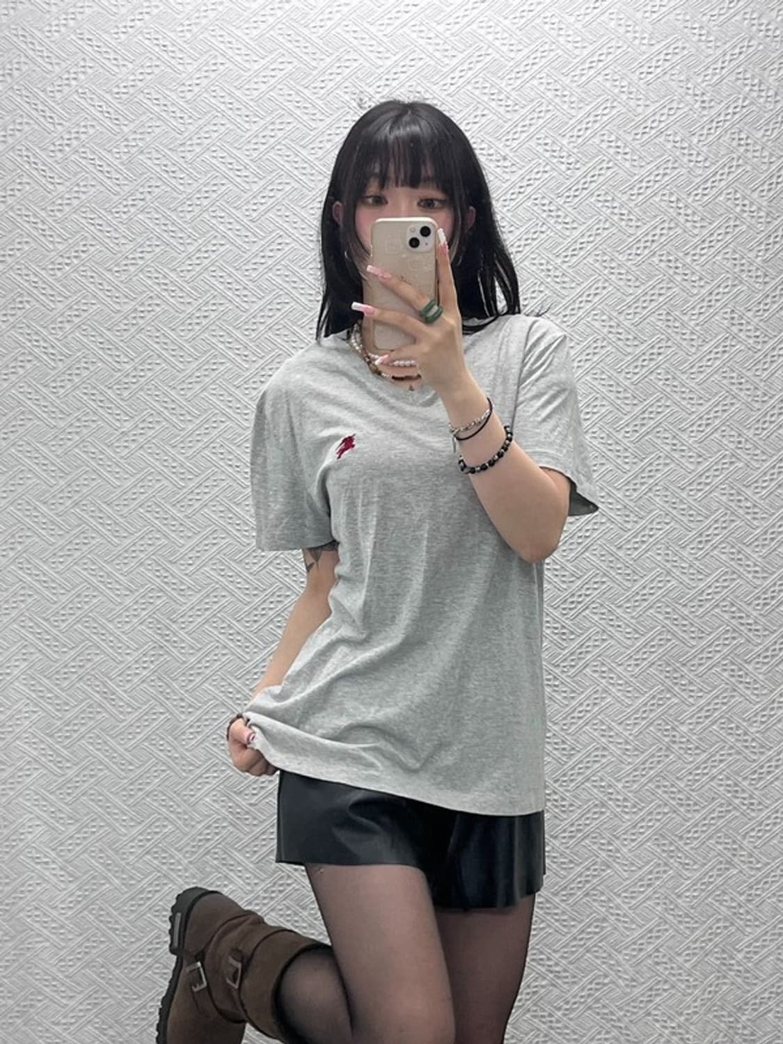버버리 빈티지 모던 캐주얼 스몰로고 브이넥 반팔티 L C12216 상품이미지1