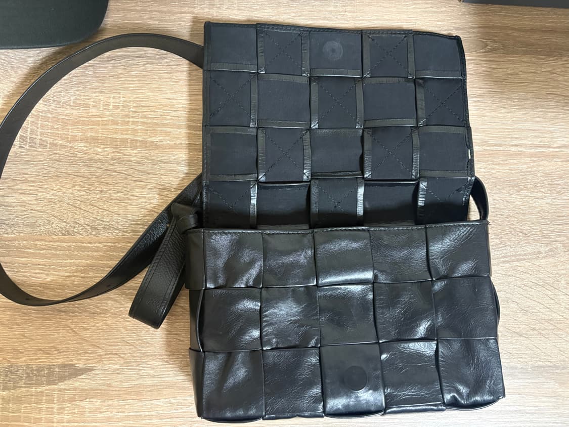 보테가베네타 카세트백 삼각 버클 상품이미지2