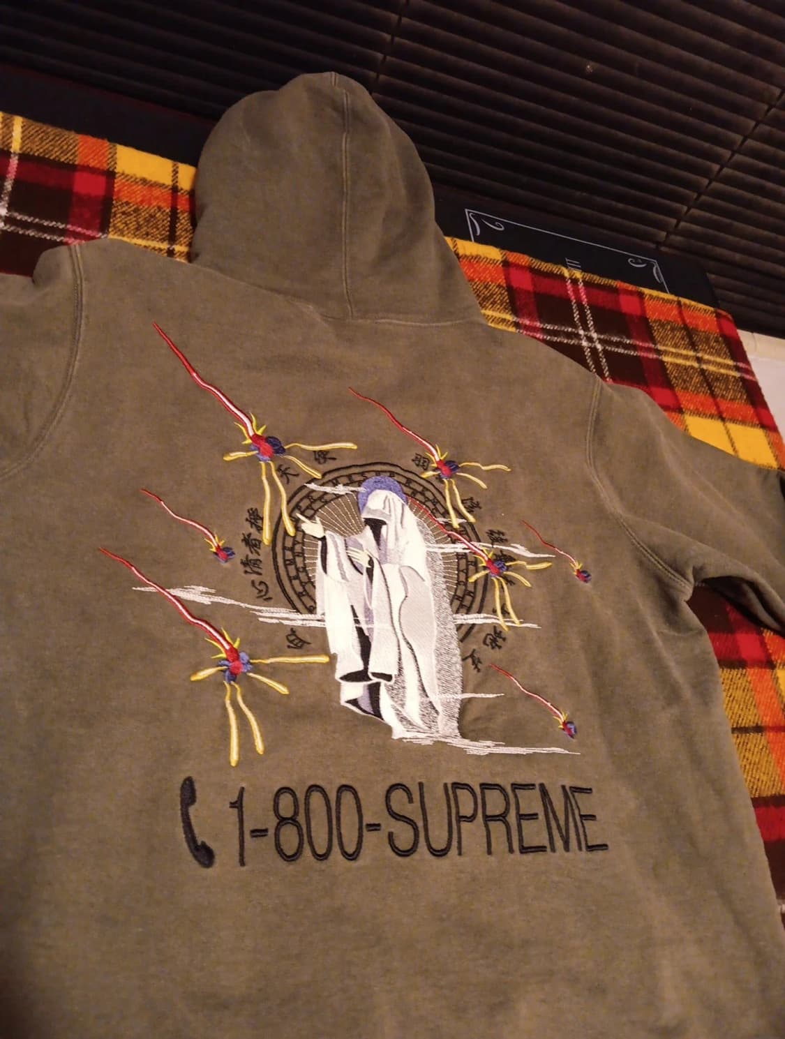 19FW 슈프림 1-800 후드티 상품이미지2