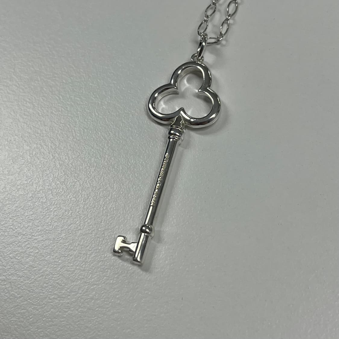 티파니앤코 클로버 태그 키 목걸이 상품이미지3