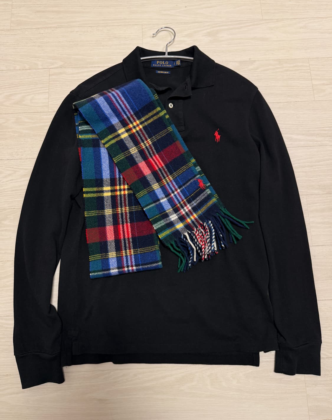 [폴로 랄프로렌] 슬림핏 롱 슬리브 메시 폴로 및 체크 울 머플러 상품이미지1