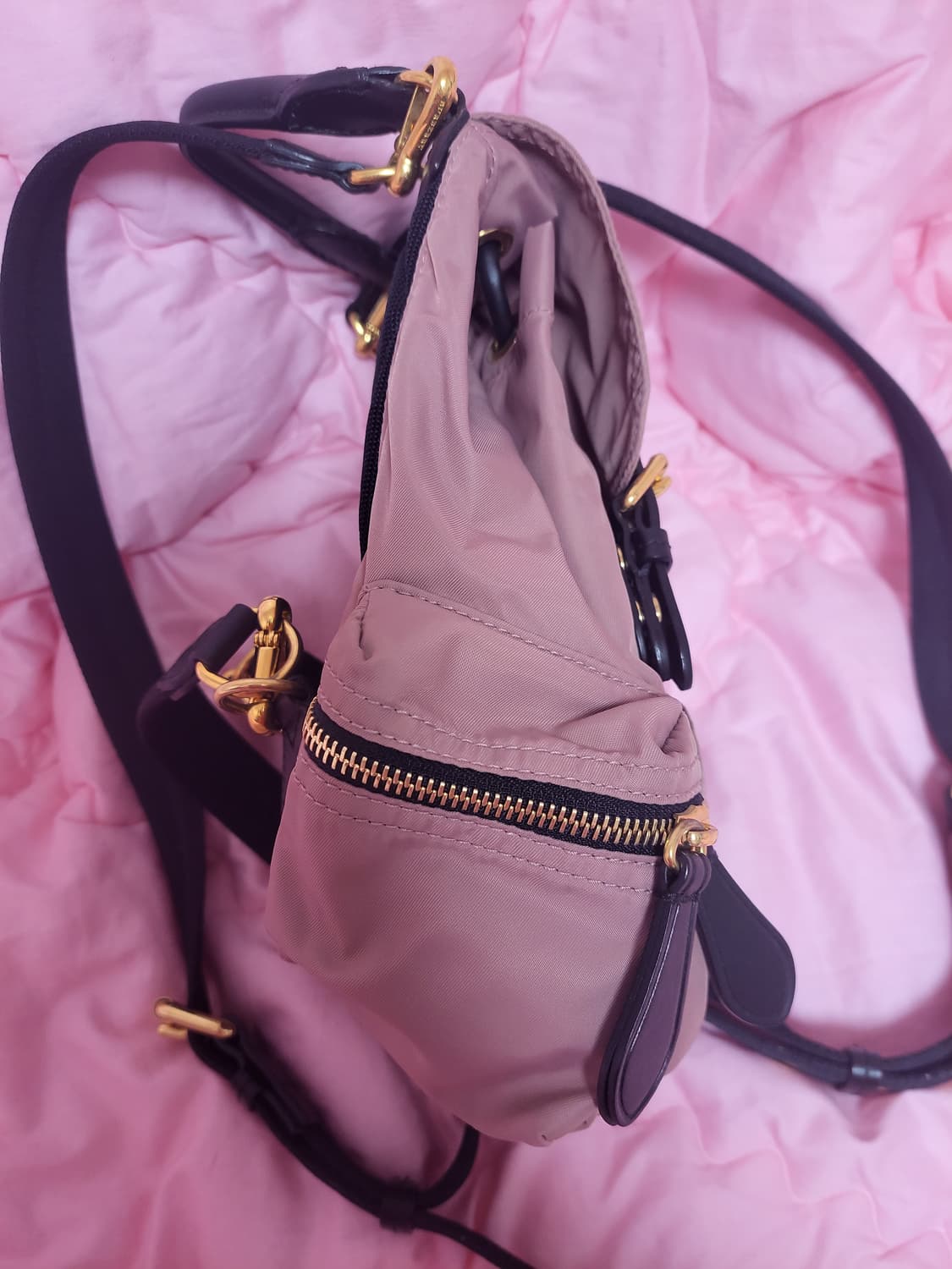 정품)급처1번사용상태좋음!버버리 럭색 핑크 백팩 아이유 가방 연예인 가방 상품이미지8