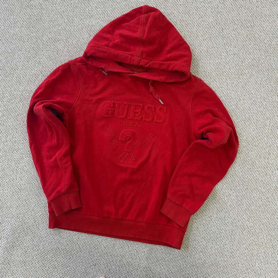 L 게스 엠보 로고 레드 후드티 0423D 상품이미지1