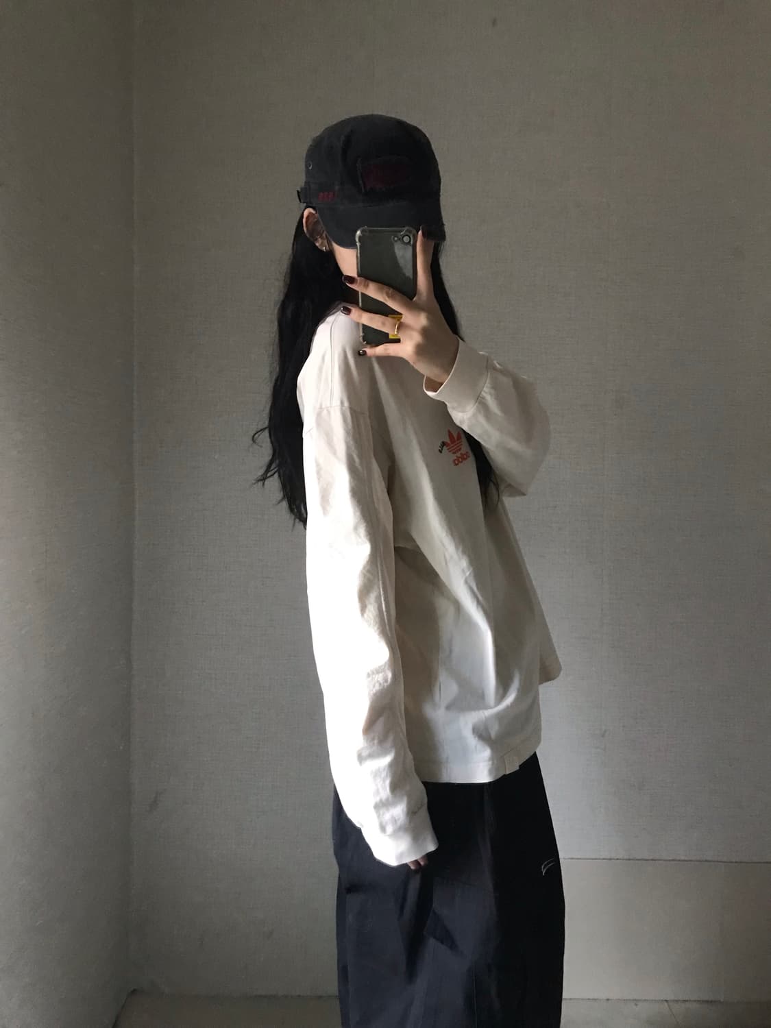 아디다스 아이보리 오버핏 롱슬리브 상품이미지3