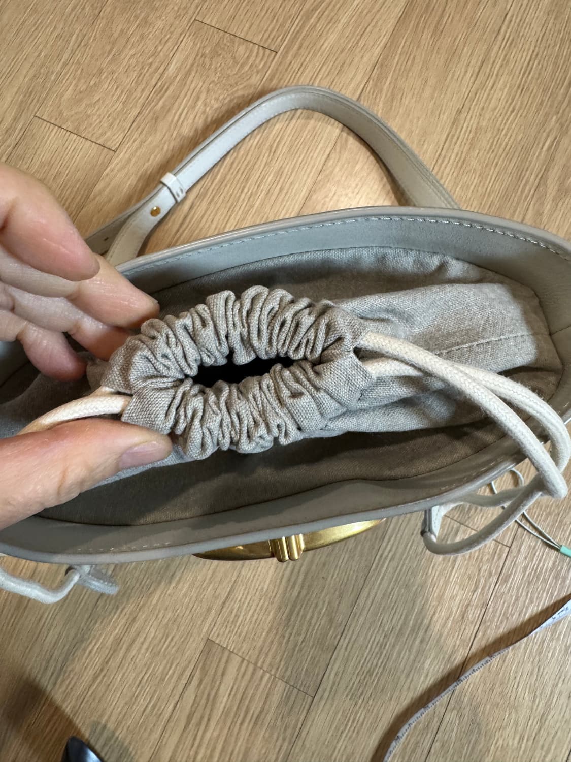 아떼바네사루노 버킷백 상품이미지7