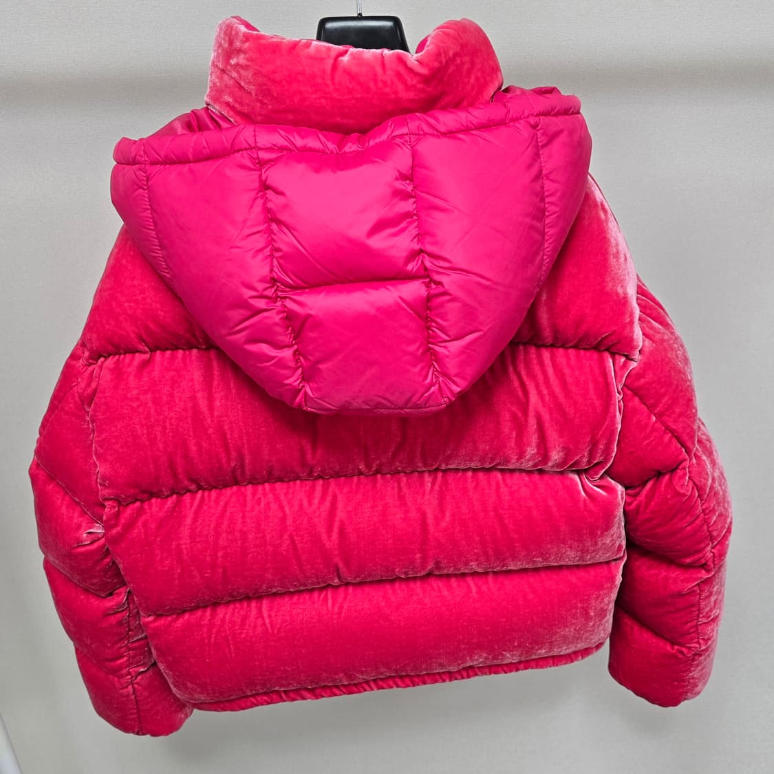 몽클레어 여성 핑크 벨벳 숏 패딩 0사이즈 판매 상품이미지3