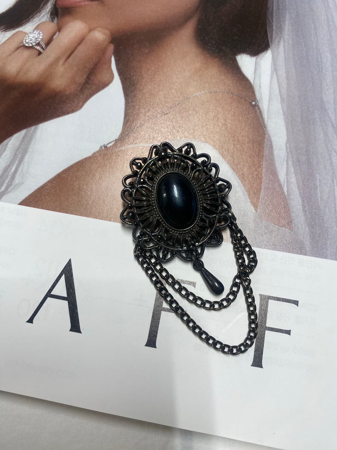 고딕무드 블랙 브로치 상품이미지2