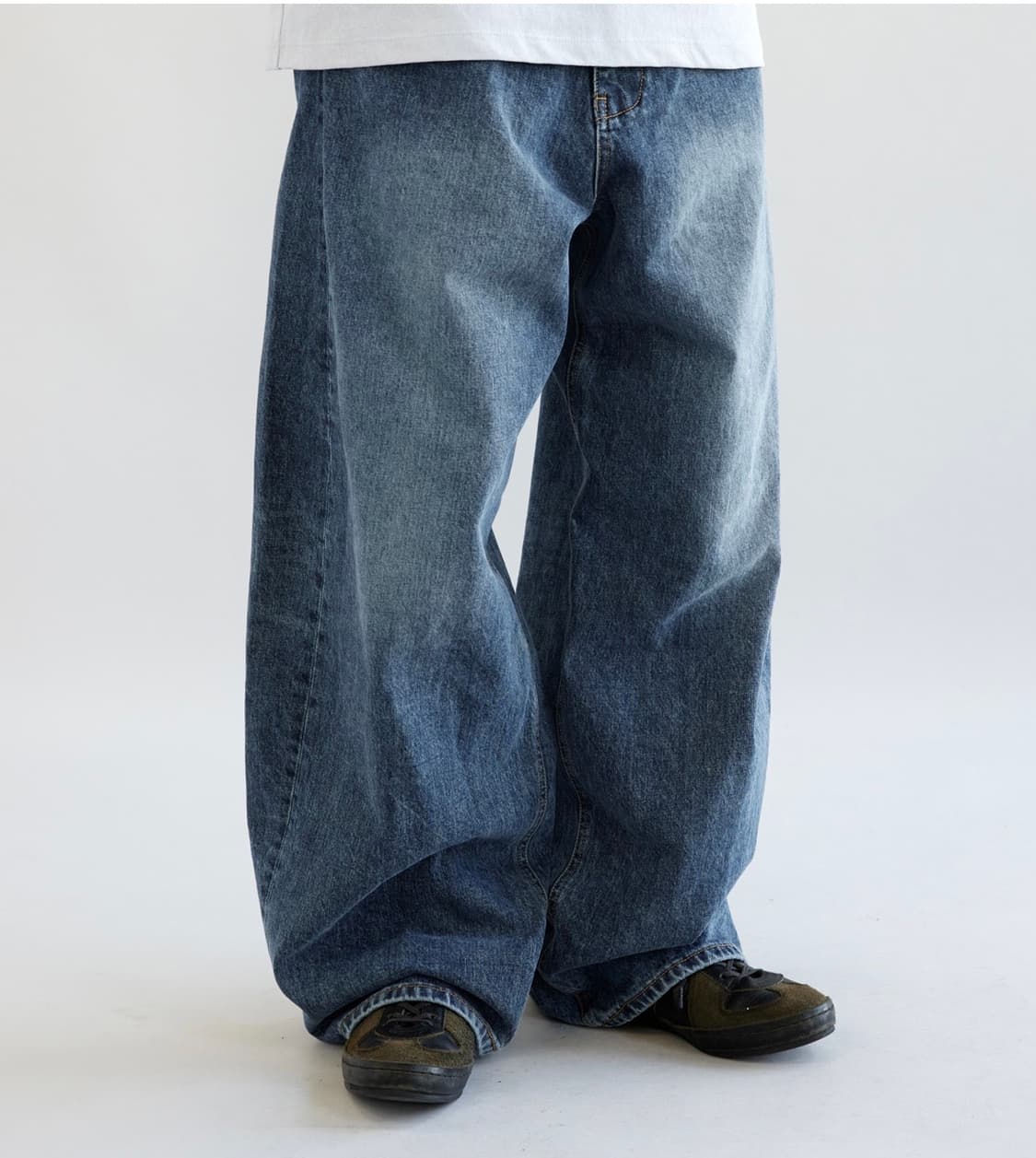 해칭룸 와이드 커브진 (워시드 블루, 4) 상품이미지1