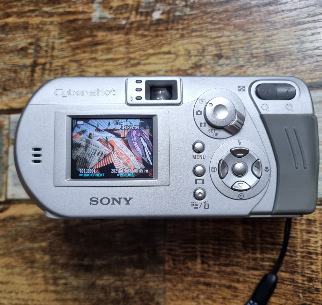 소니 사이버샷 디지털 카메라 DSC-P72 팝니다. 상품이미지6