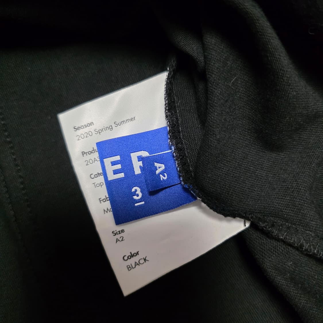 2 ) 아더에러 언발 블랙 반팔티 상품이미지4