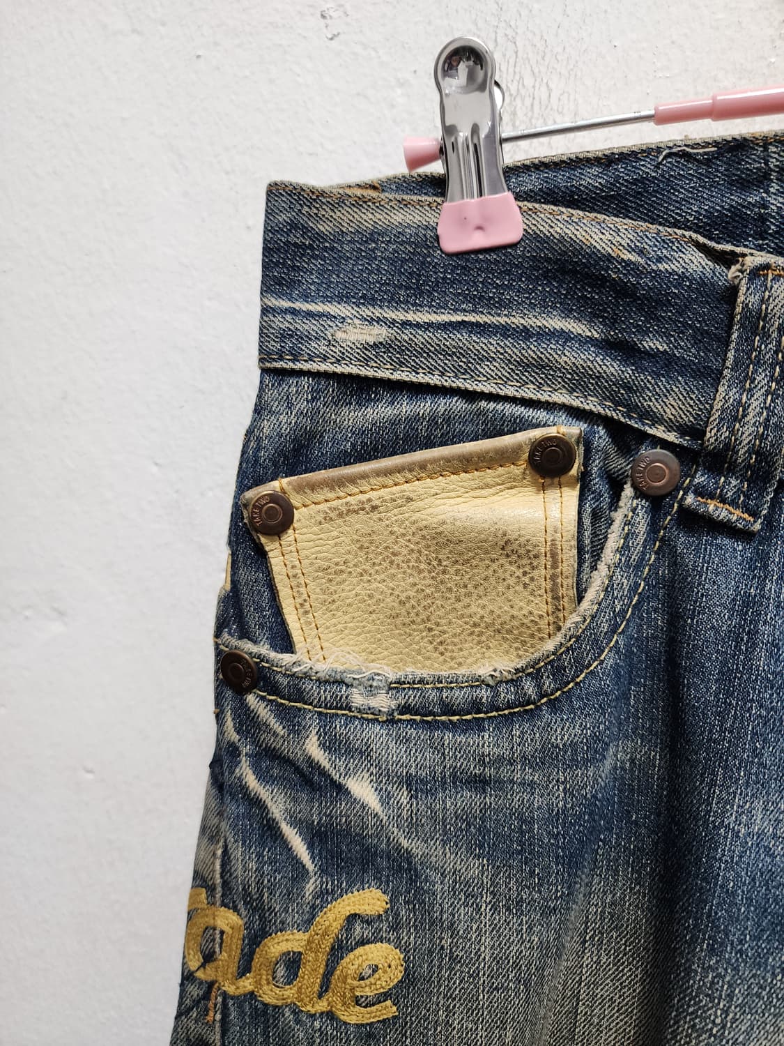 TAKE TWO 가죽배색 자수레터링 올드스쿨 청바지 상품이미지6