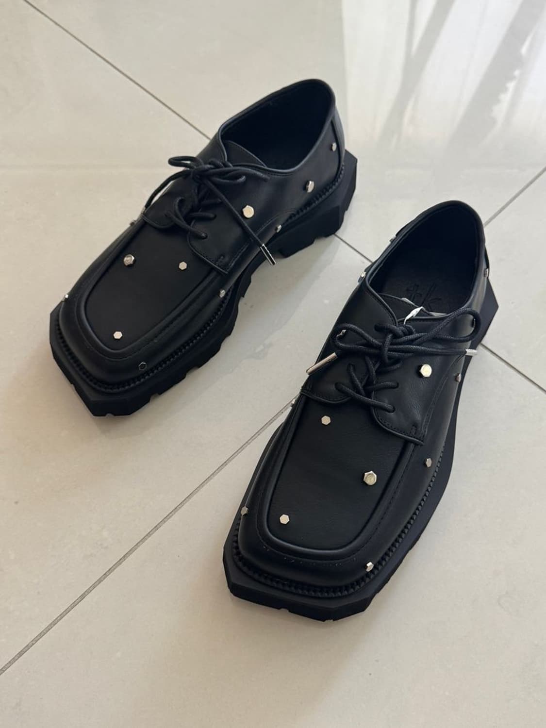 STUDS SQUARE SHOES 스터드 스퀘어 슈즈 상품이미지1