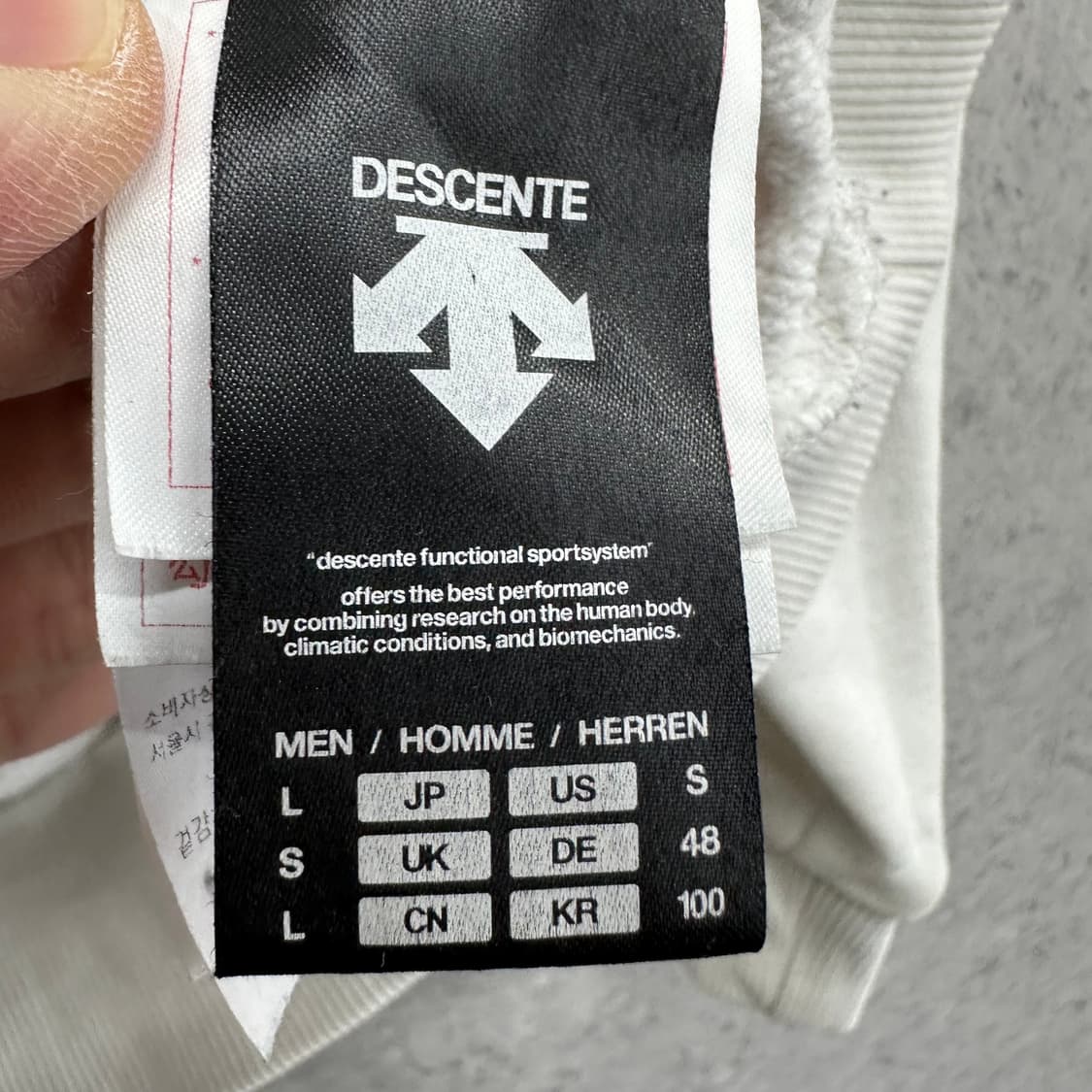 100 데상트 남자 루즈핏 맨투맨 상품이미지3