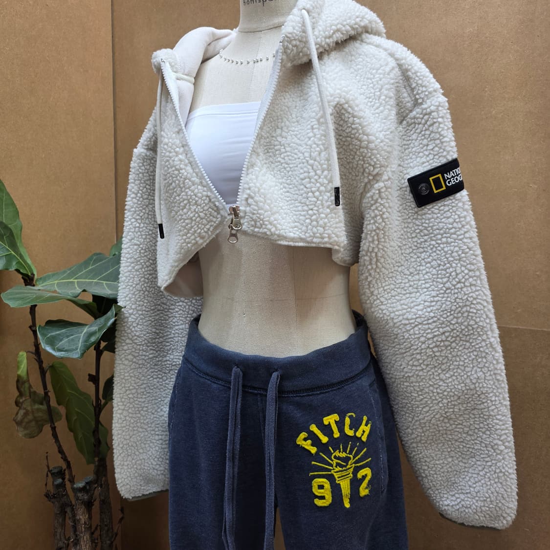 내셔널지오그래픽 언더붑 크롭탑 후드집업 상품이미지3