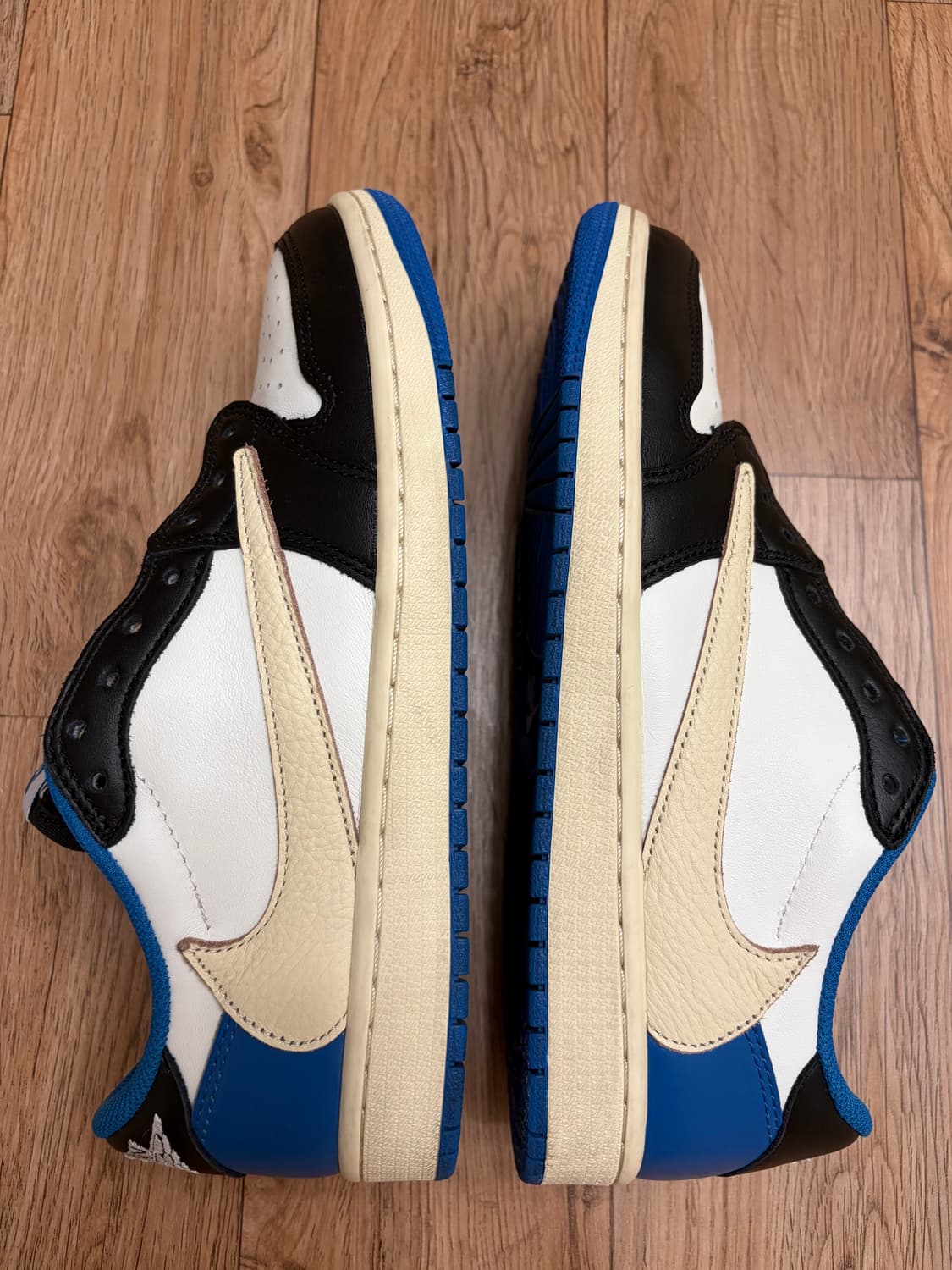 ( 265 ) 조던1 X 트레비스 스캇 X 프라그먼트 레트로 로우 OG  상품이미지9