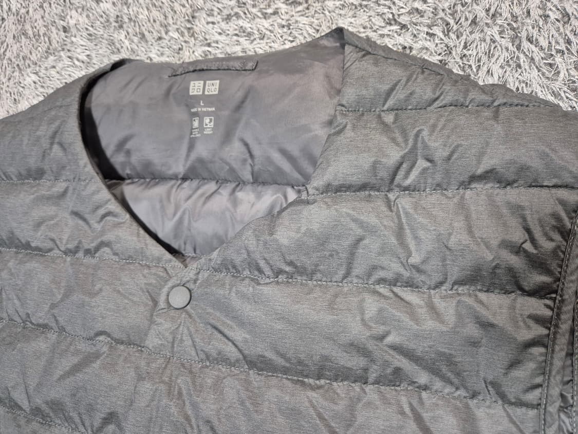 유니클로 남성 경량 다운 패딩 조끼 L 상품이미지3
