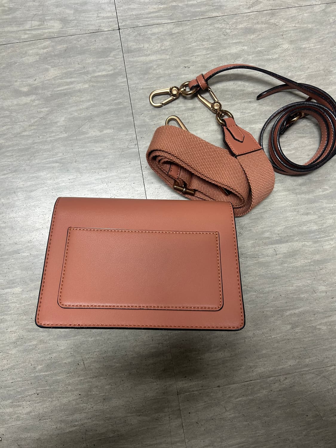 찰스앤키스 미니 크로스백 클레이 S 새상품급 가방 상품이미지3