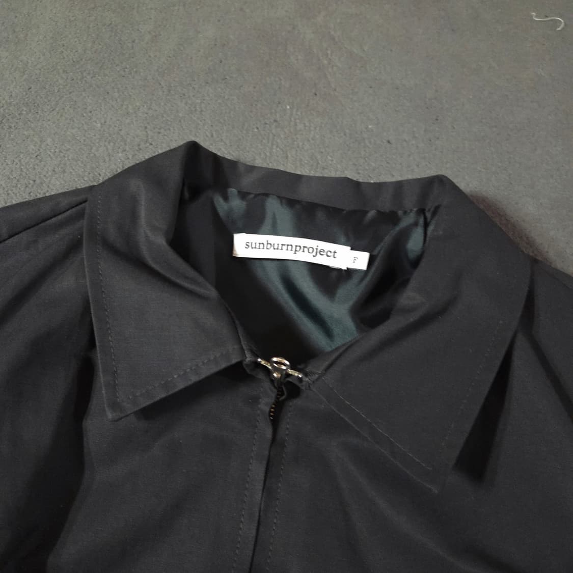 썬번프로젝트 모스 클래식 크롭 자켓 차콜 상품이미지6