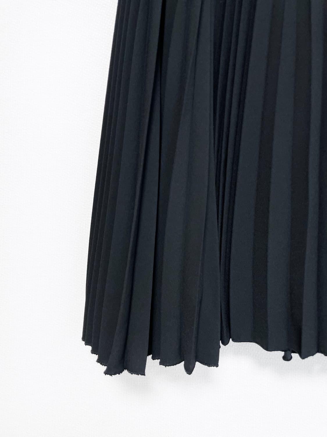 Pleated Midi Skirt - Black 상품이미지6