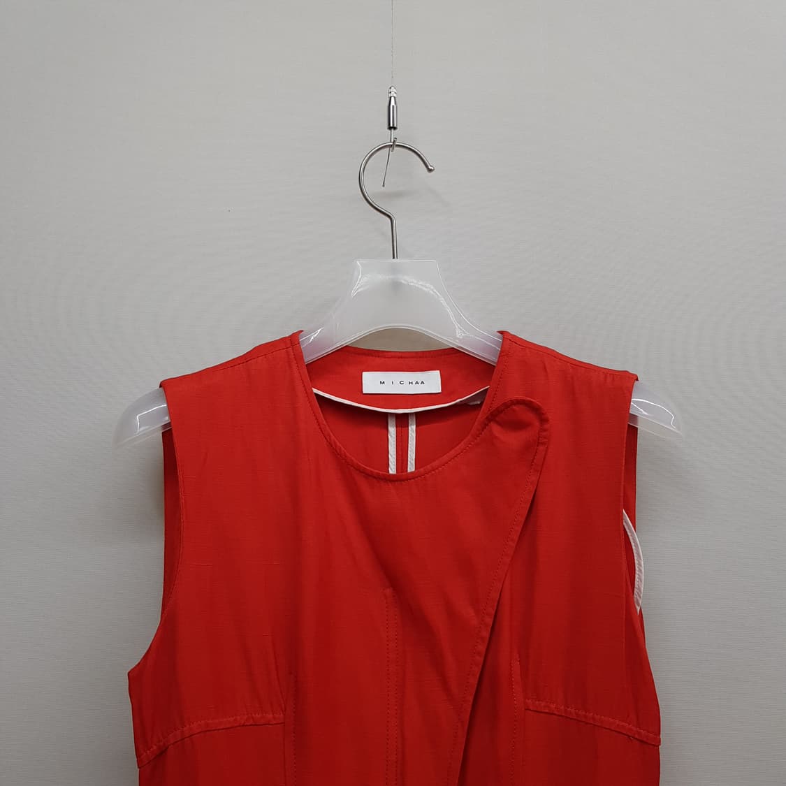 미샤 MICHAA 2021 버튼 디테일 슬리브리스 롱 원피스 상품이미지2